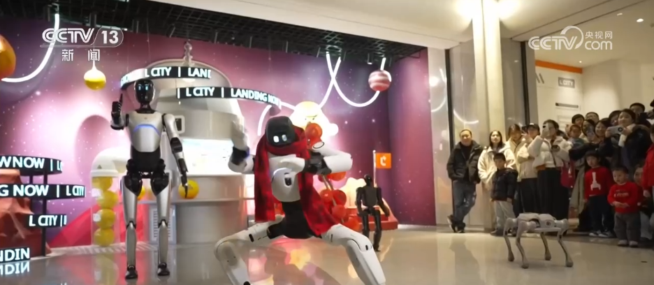 机器人“上岗”为传统新春注入满满科技感 “年经济”更显“科技范儿”