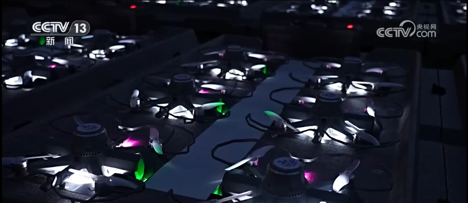 机器人“上岗”为传统新春注入满满科技感 “年经济”更显“科技范儿”