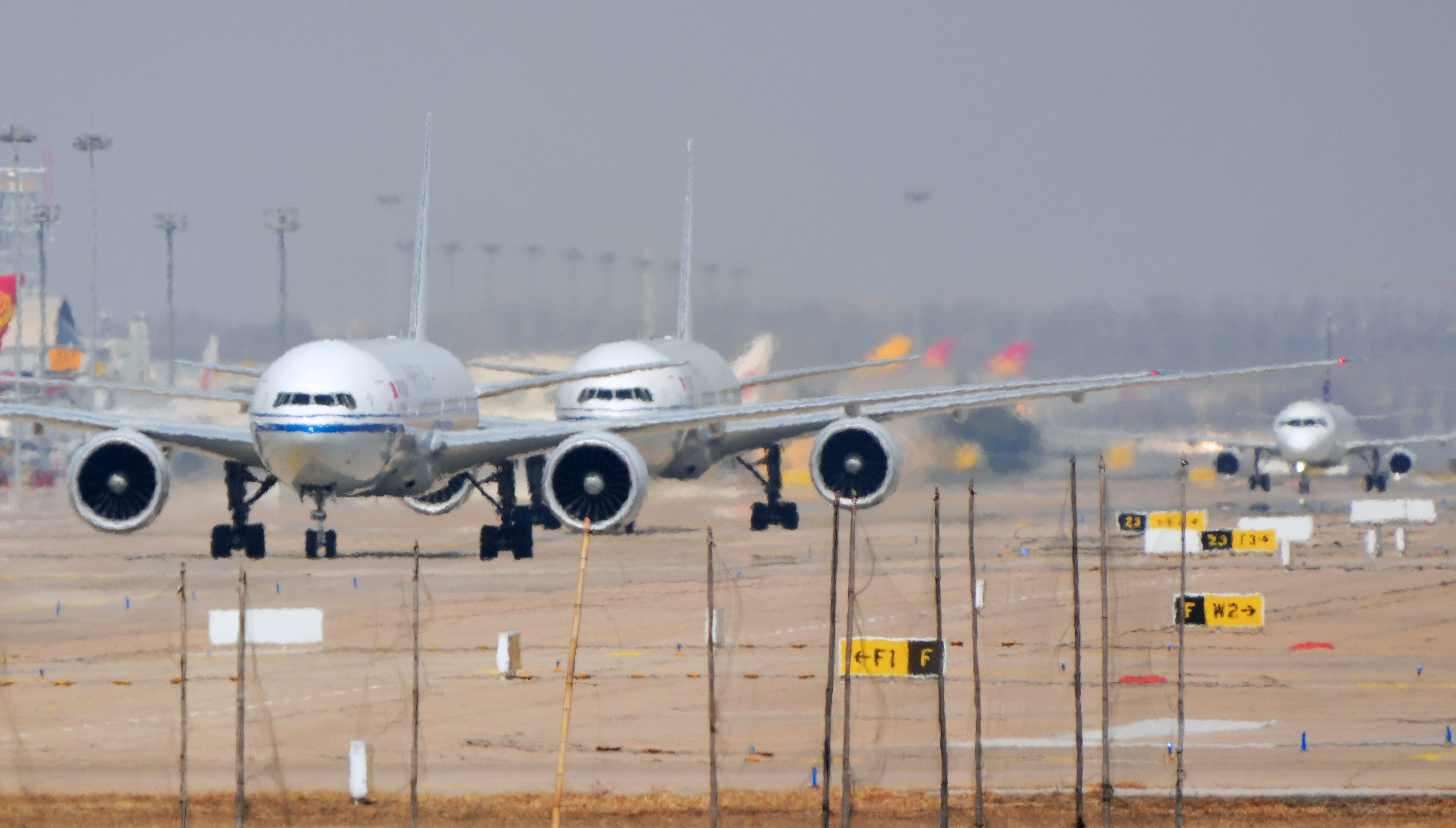 多家航空公司推出票价波动免费退票政策 机票买贵了可免费退→