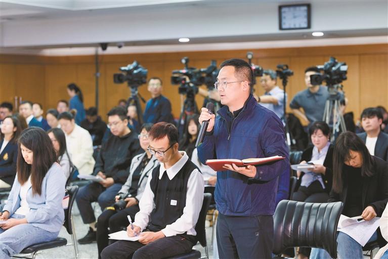 推动谱写陕西新篇、争做西部示范迈出更大步伐——陕西举办开局起步“十五五”专场新闻发布会_地方频道_央视网(cctv.com)