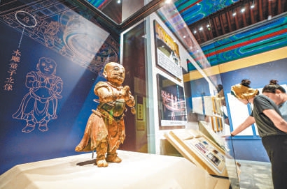 庆祝北京中轴线申遗成功两周年，北京古代建筑博物馆推出&ldquo;藻饰华章&mdash;&mdash;中国古代藻井艺术展&rdquo;。（武亦彬 摄）