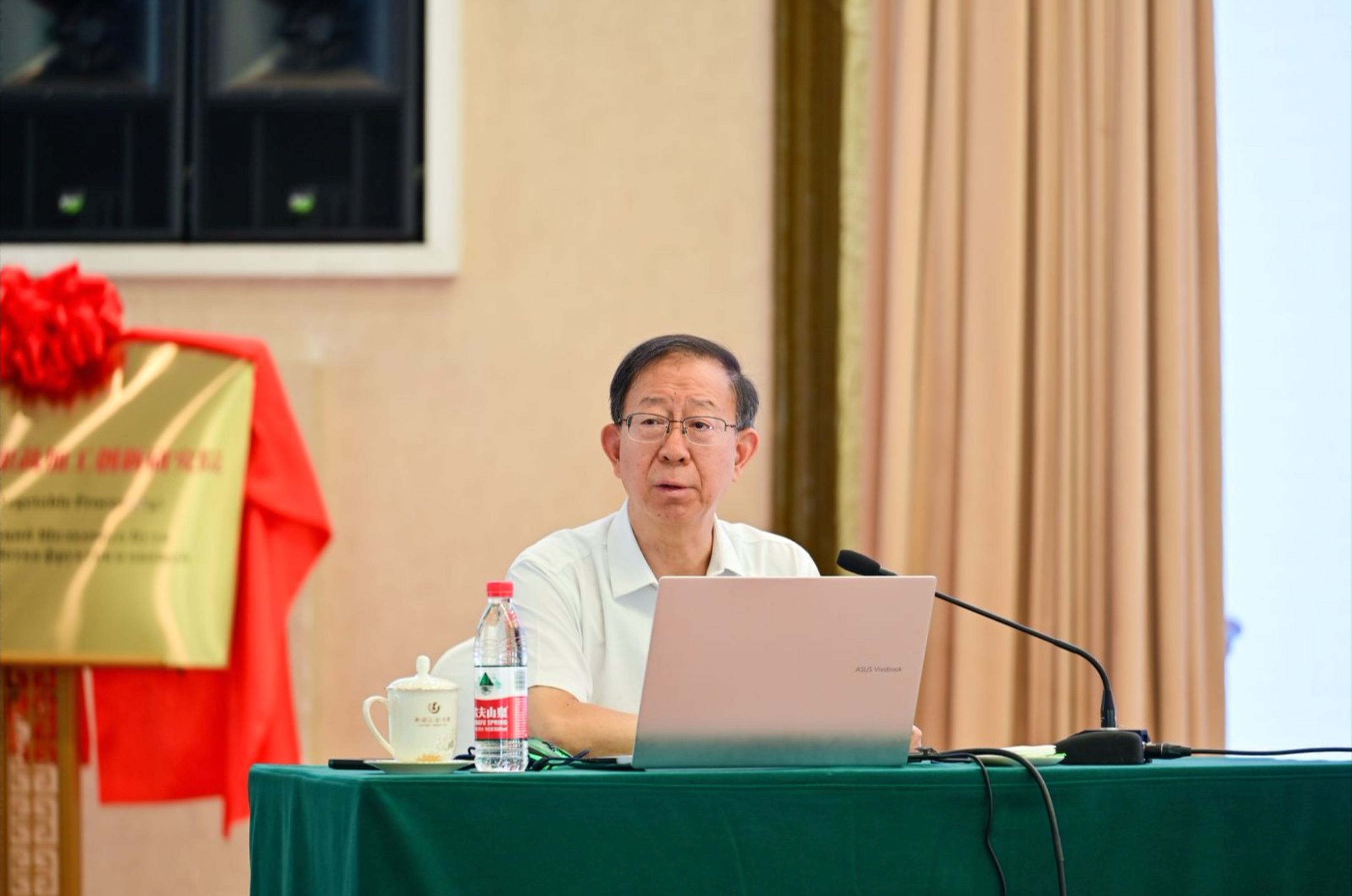中国工程院孙宝国院士作专题授课