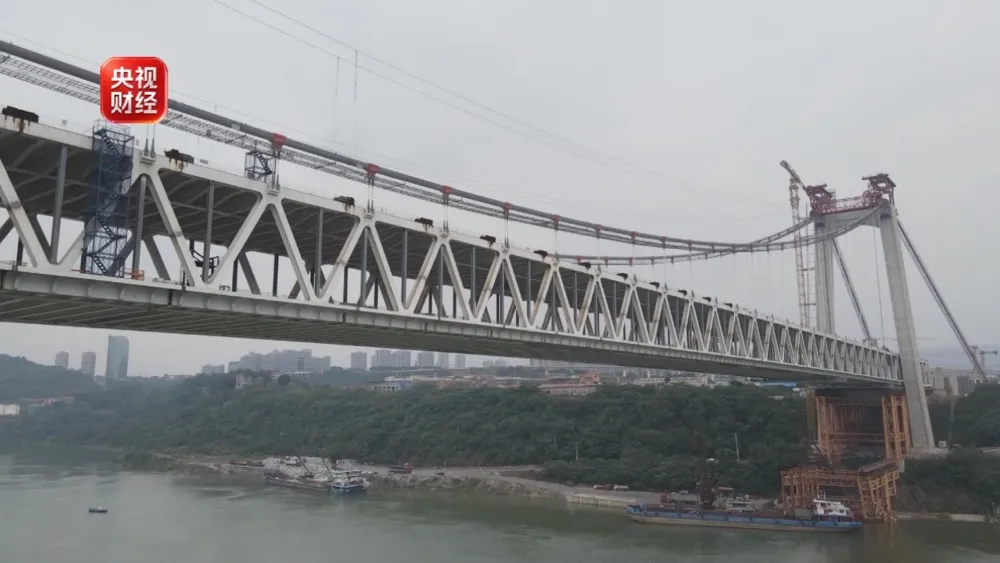 世界在建最大跨径公轨两用悬索桥黄桷沱长江大桥主桥合龙