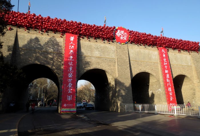 高清组图西安满城挂起红灯笼幸福古城年味浓