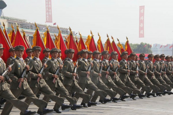 工农赤卫军队列方阵在行进.人民网记者 王莉 摄