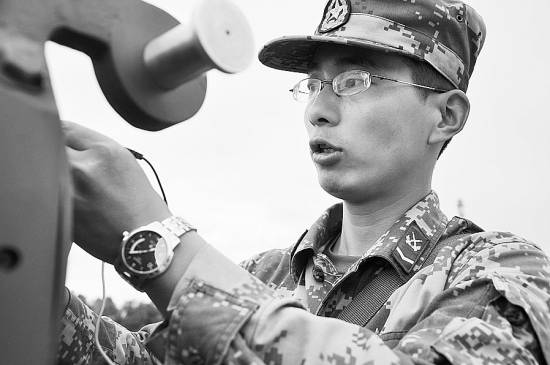 在新疆军区某炮兵旅,上士钱玄被称为"宝贝疙瘩",名气不亚于旅长,政委.