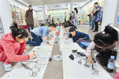 孩子绘出"秀美江西"_党建_共产党员网