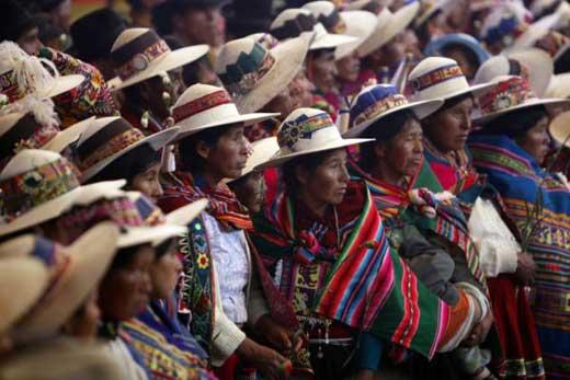 Bolivian S Marry In M Wedding Cctv News Cntv English About 350 S In Bolivia Have Been Married According To Indian Customs And Traditions A Colorful Andean M Wedding On Saay
