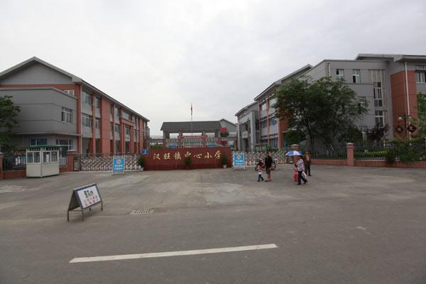 灾后重建的汉旺中心小学