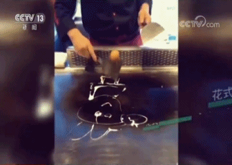 蒙眼操作、旋转飞饼…… 看餐饮界“大能手”的绝活